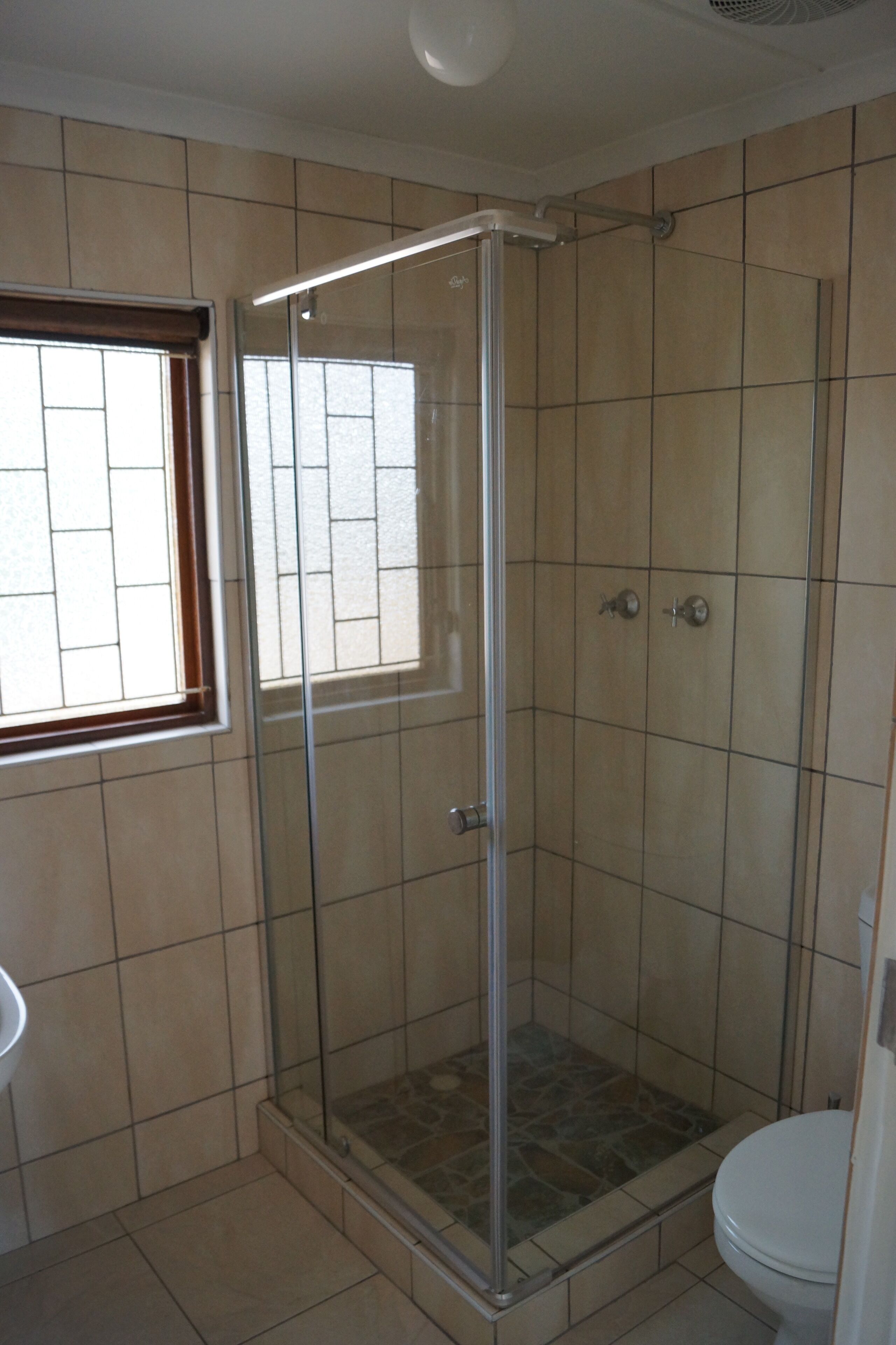 The Cottage Bathurst, in the 1820's settlers village in a quiet cul-de-sa