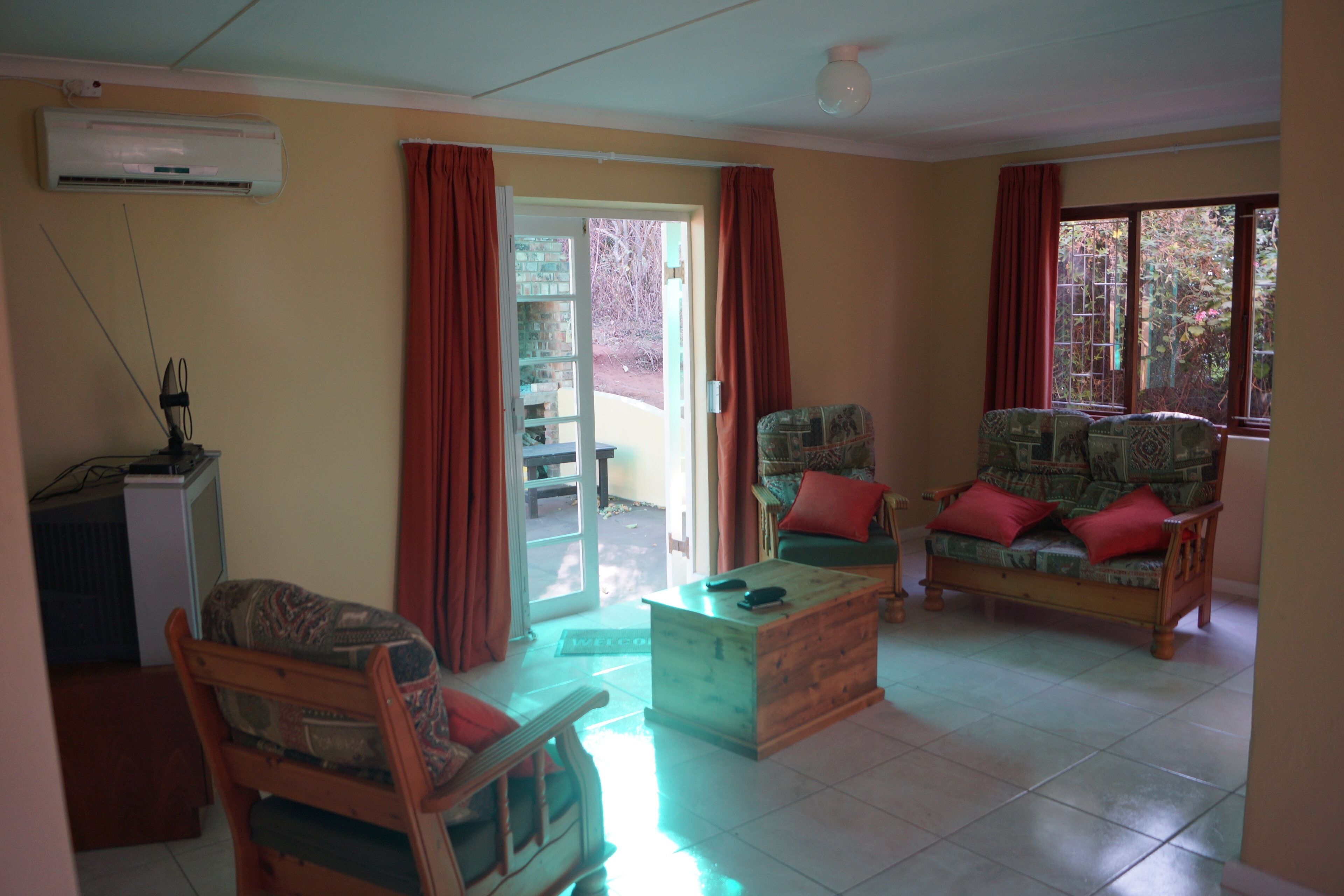 The Cottage Bathurst, in the 1820's settlers village in a quiet cul-de-sa