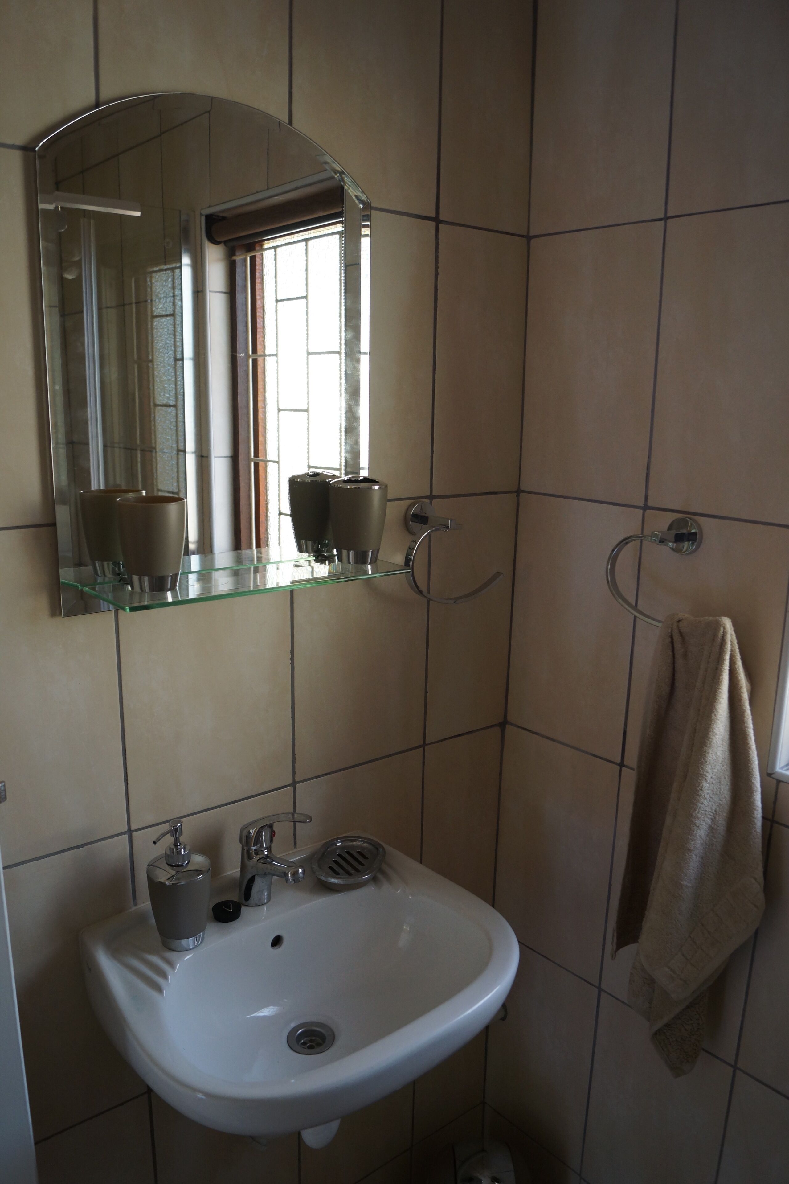 The Cottage Bathurst, in the 1820's settlers village in a quiet cul-de-sa