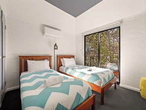 3 bedrooms, iron/ironing board, internet