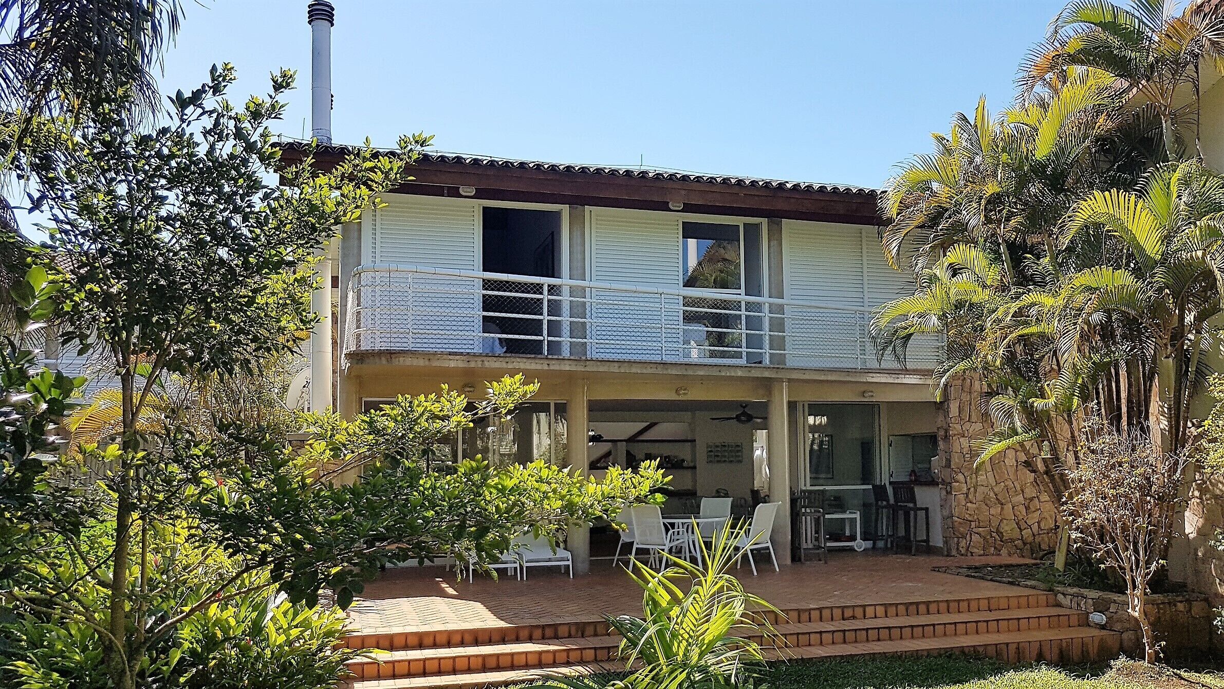 House with 4 suites in a closed foot condominium in the sand - Guaratuba