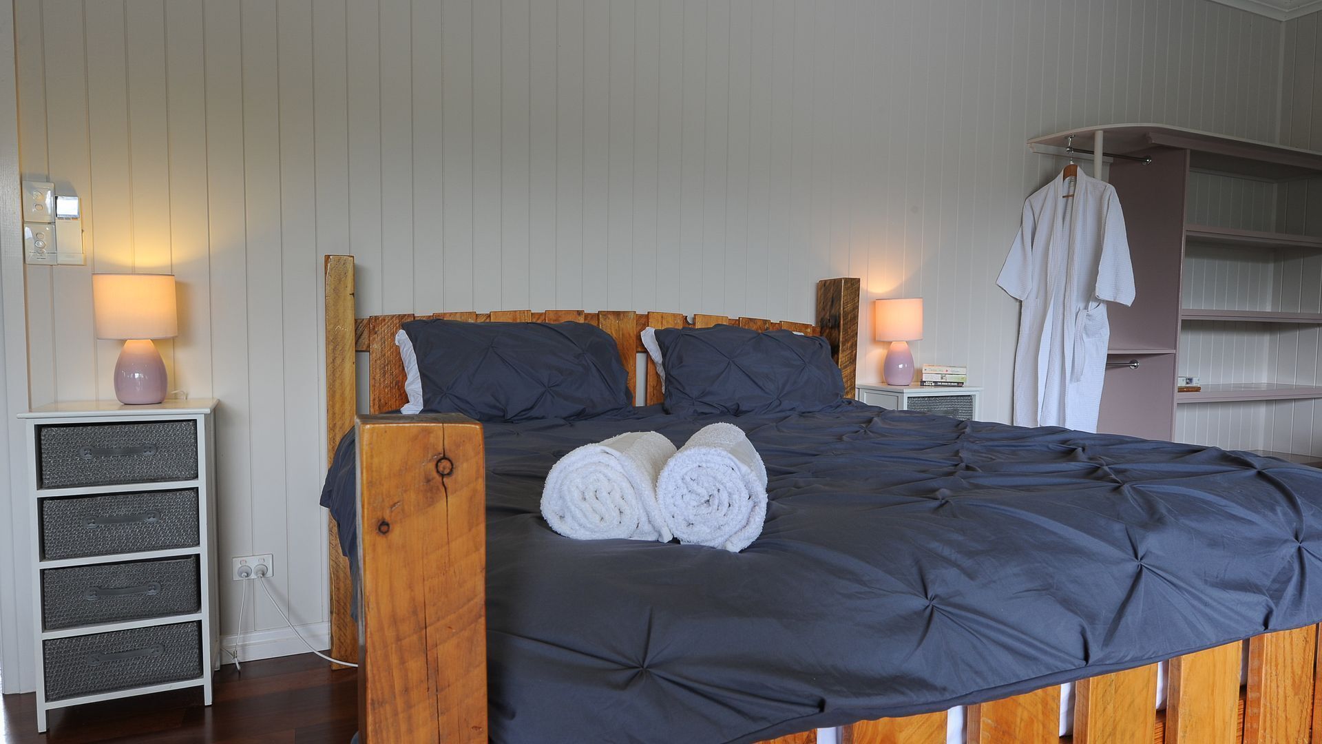 Samford Lakes - Midway Cottage