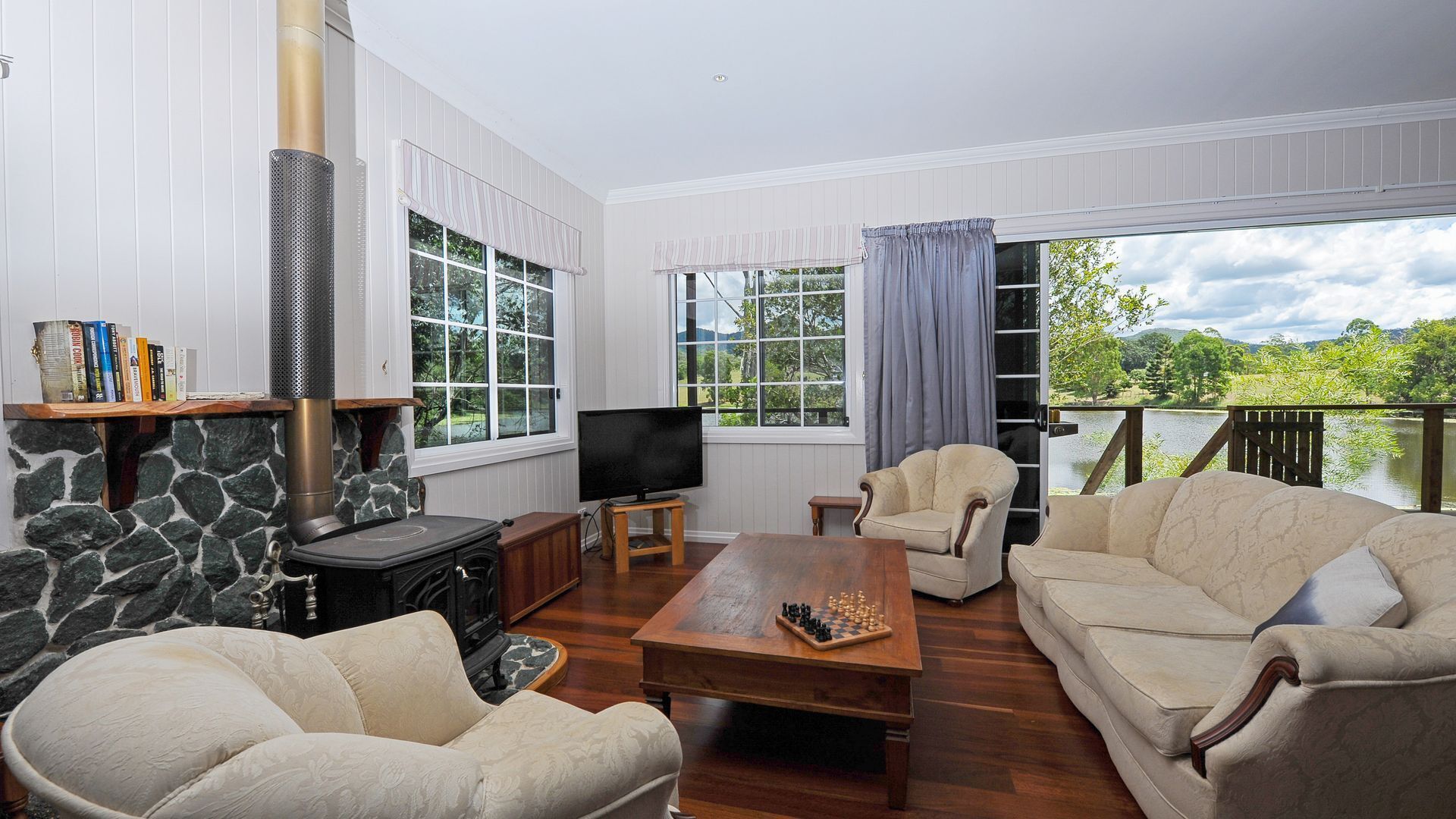 Samford Lakes - Midway Cottage