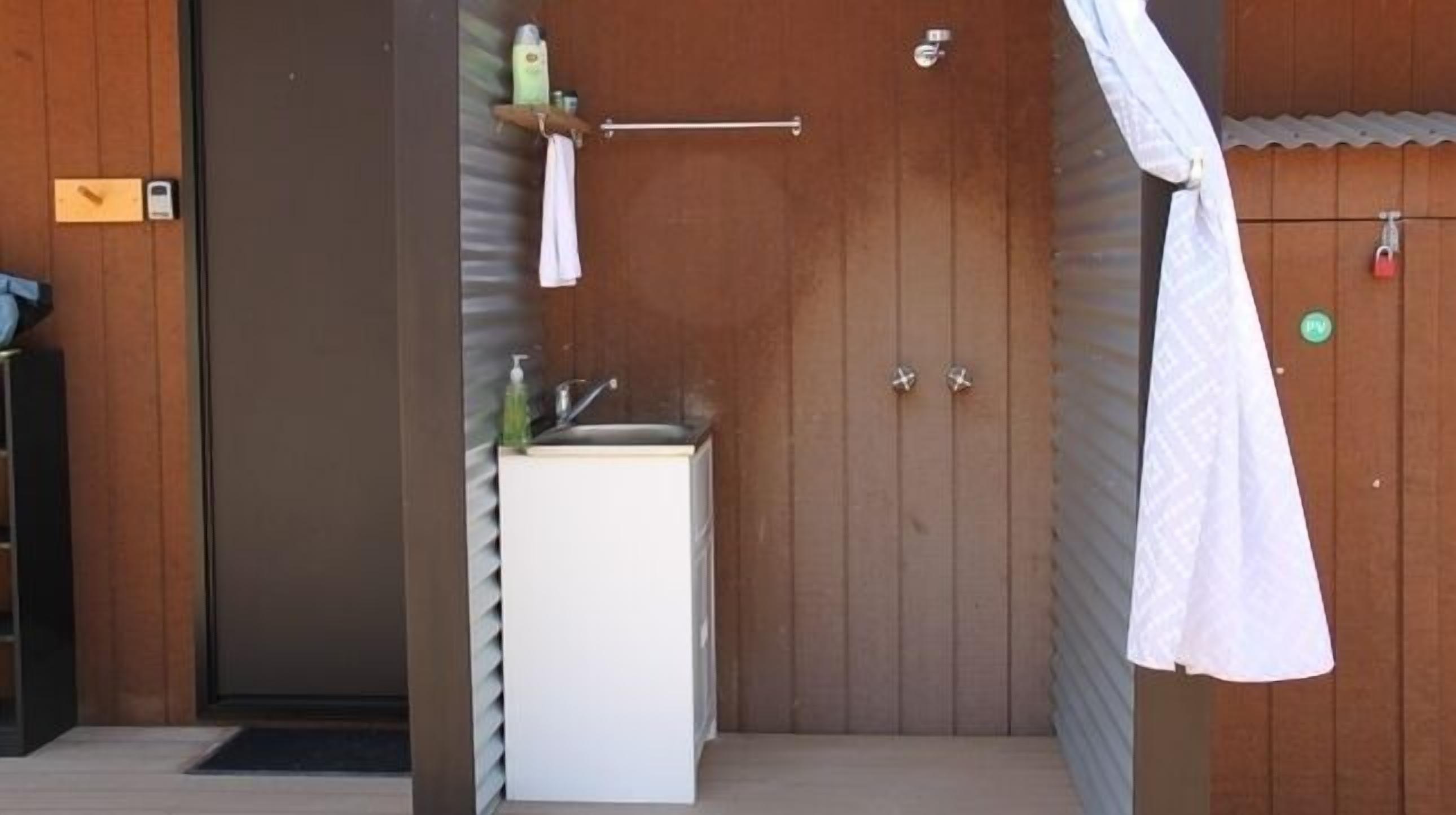 BAY OF FIRES ECO HUT Binalong Bay — image 18