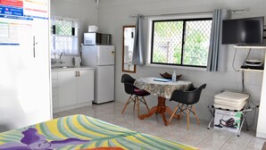 1 室のベッドルーム、アイロン / アイロン台、WiFi (無料)、ベッドシーツ