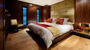 3 bedrooms, iron/ironing board, internet, bed sheets