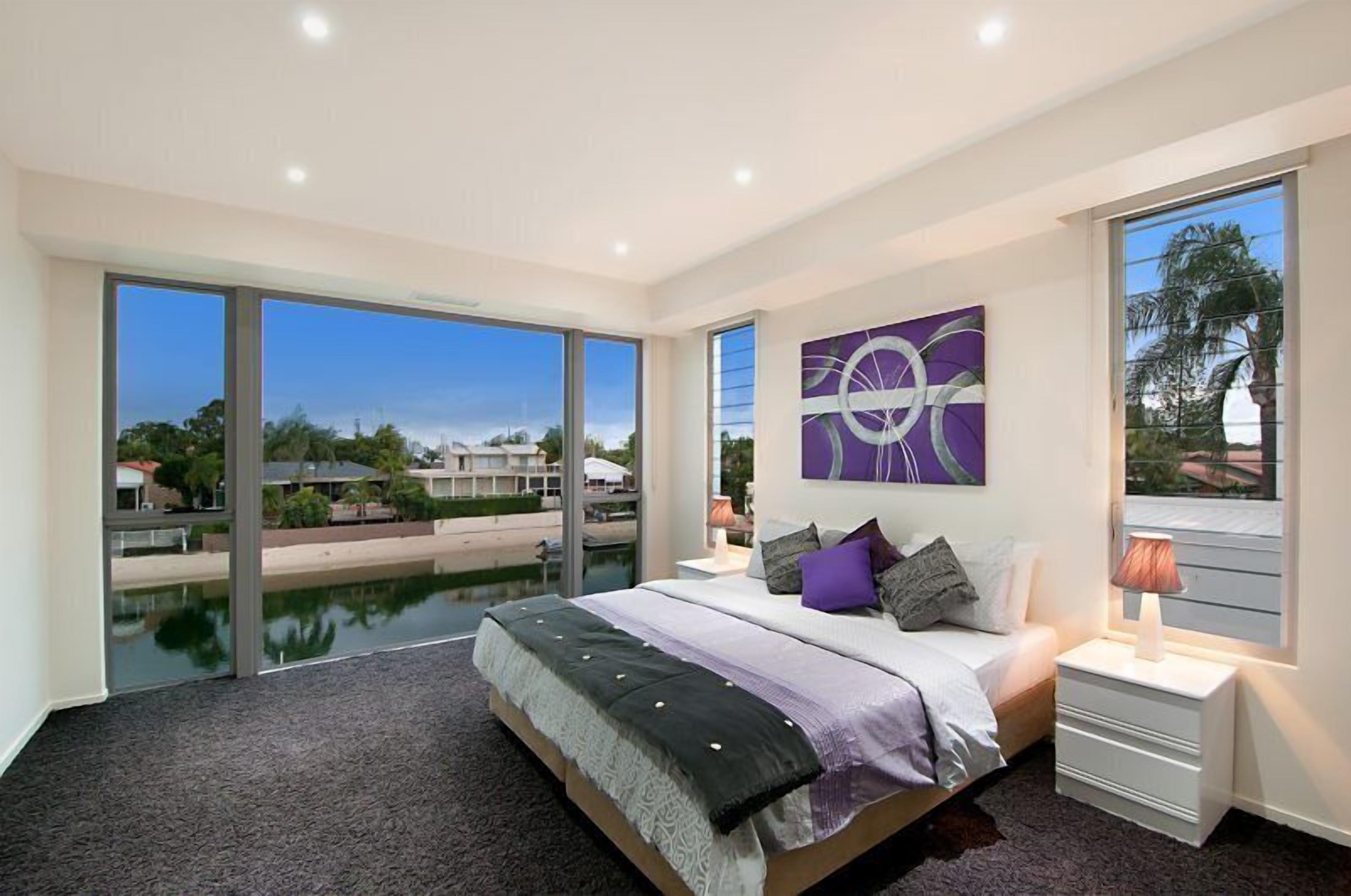 8 bedrooms, iron/ironing board, bed sheets
