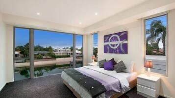 8 bedrooms, iron/ironing board, bed sheets