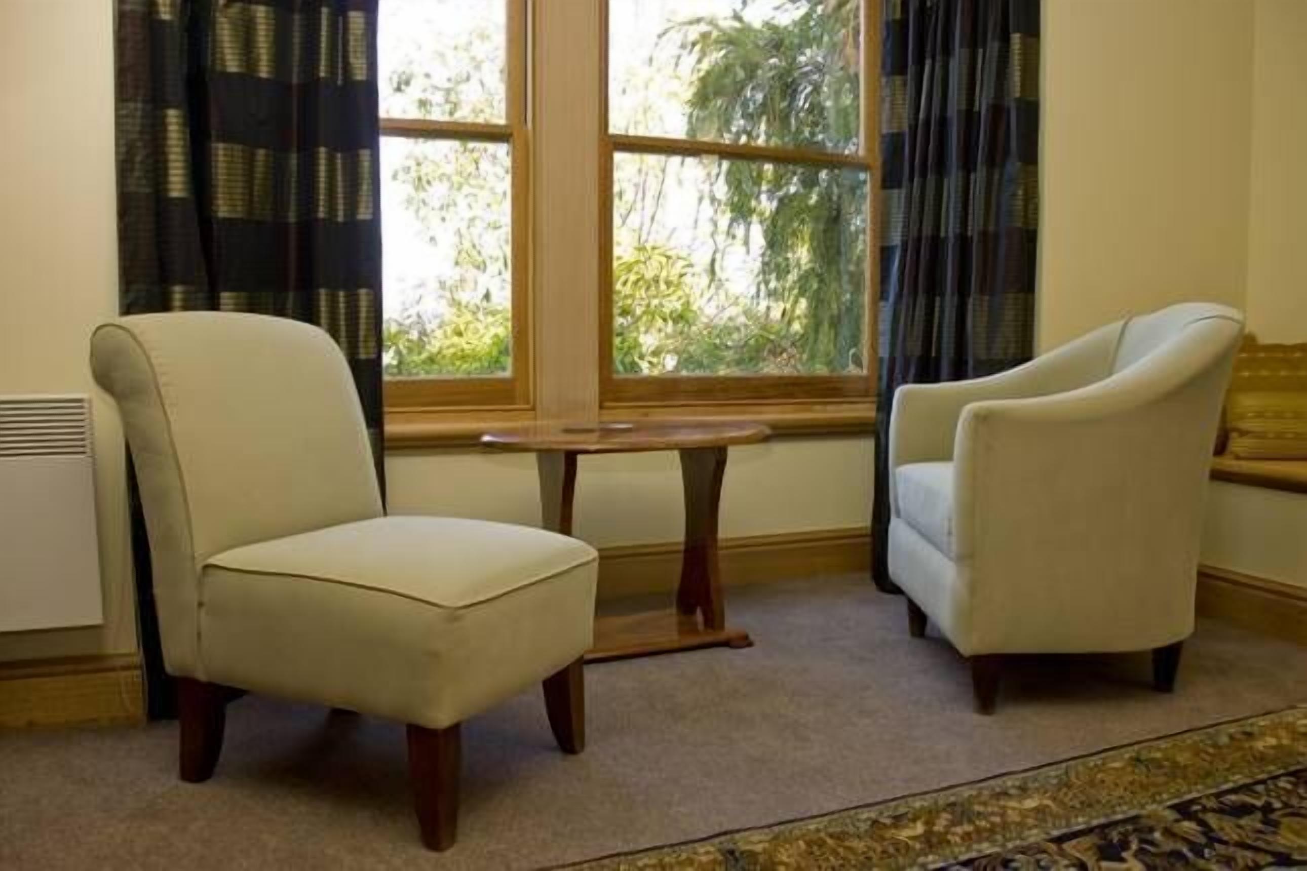 Self-contained apartment adjacent to bushland reserve close to Hobart city — image 3