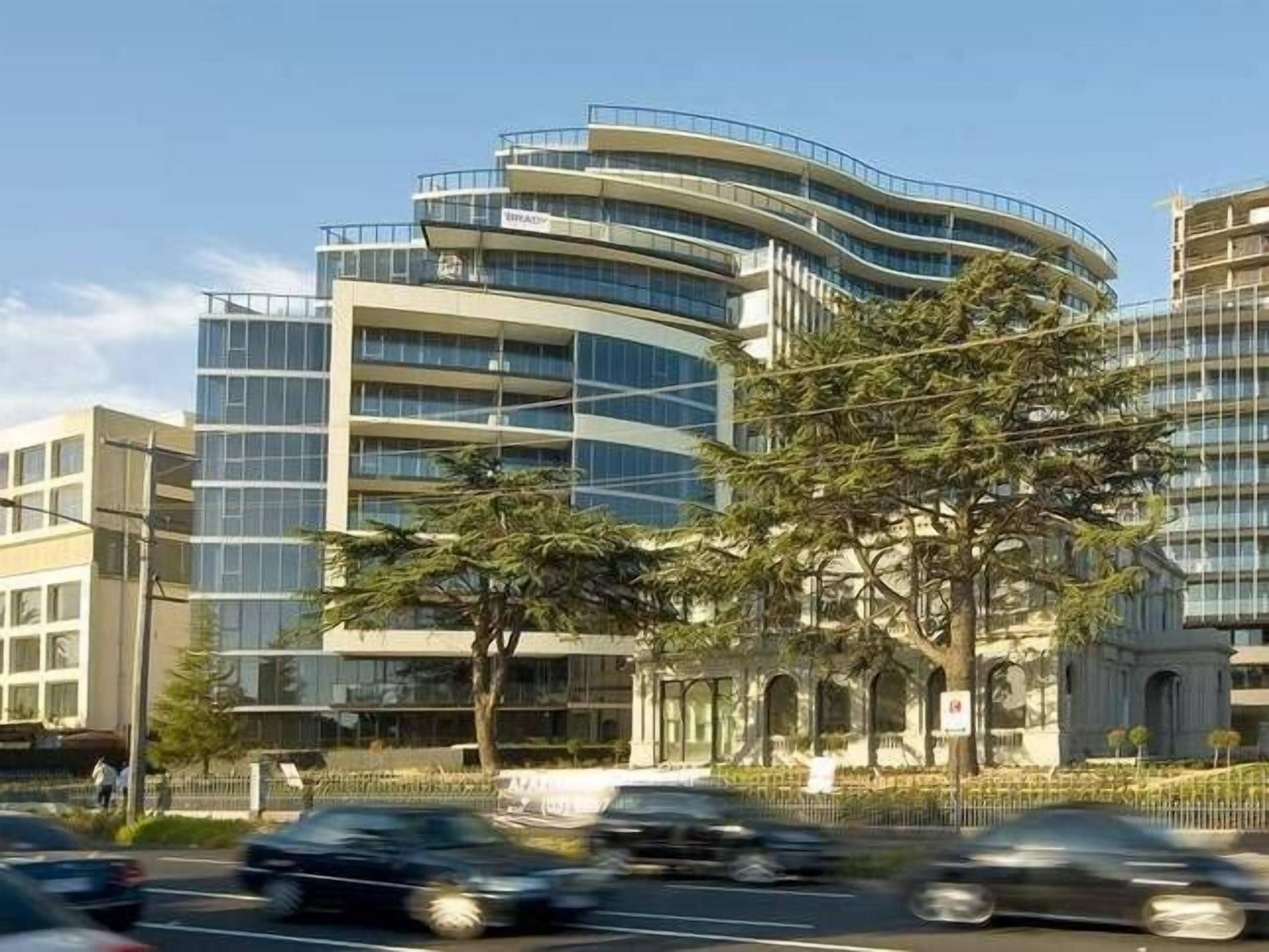 Executive Apartment- Grosvenor on Queens