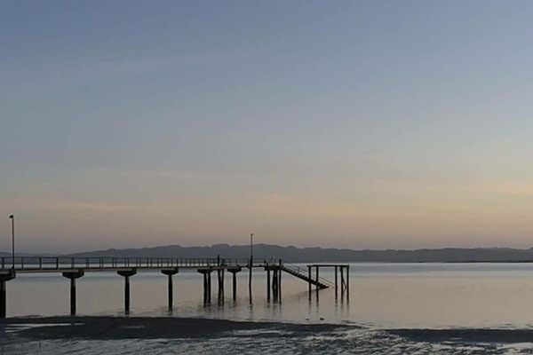 Una spiaggia nelle vicinanze