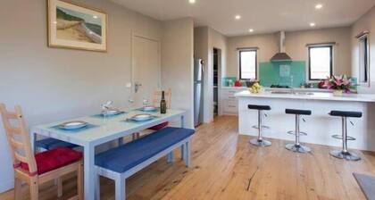 The Getaway Suite At Waters Edge