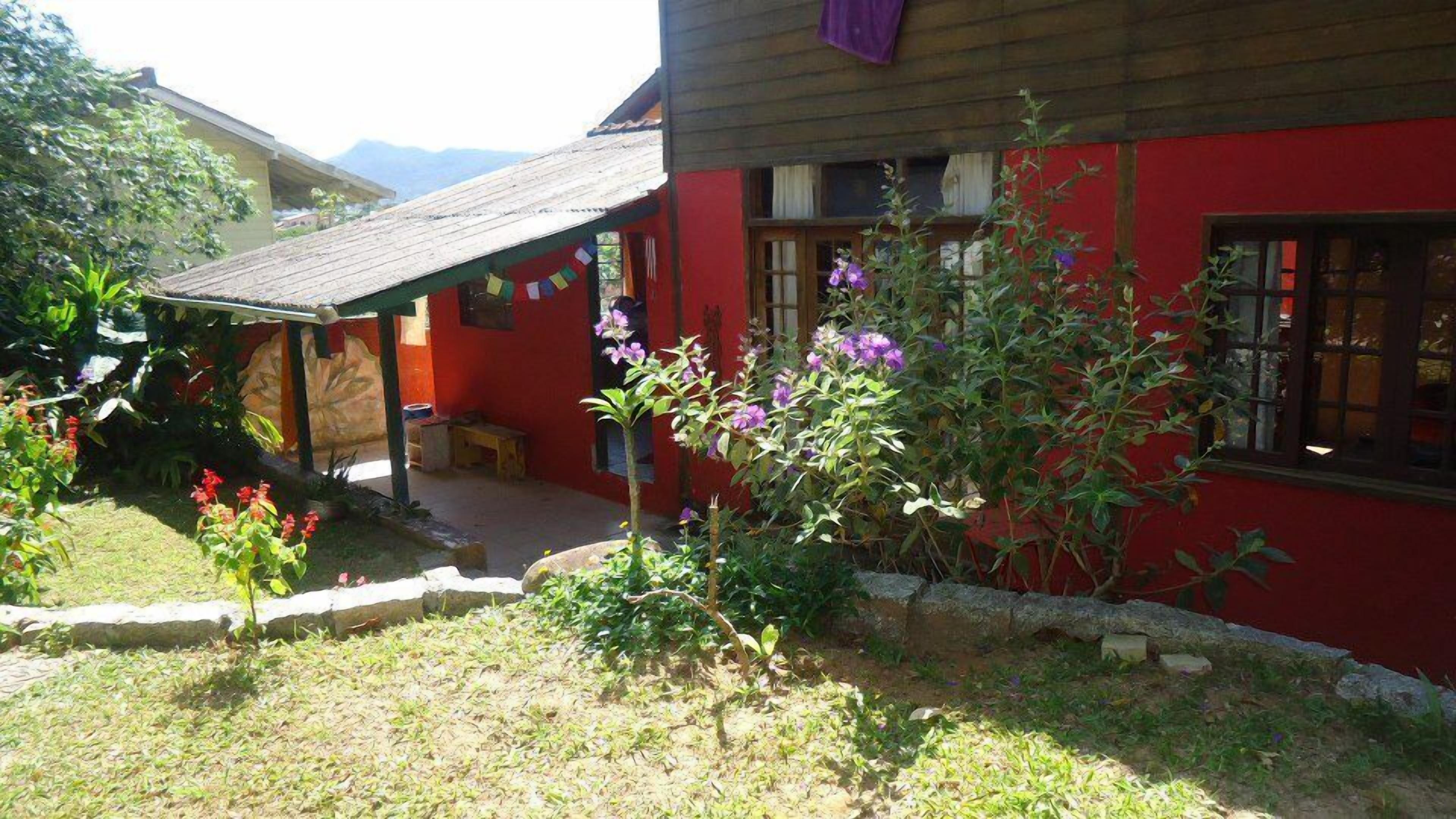 Beautiful house three blocks from the beach. South of Florianópolis Island