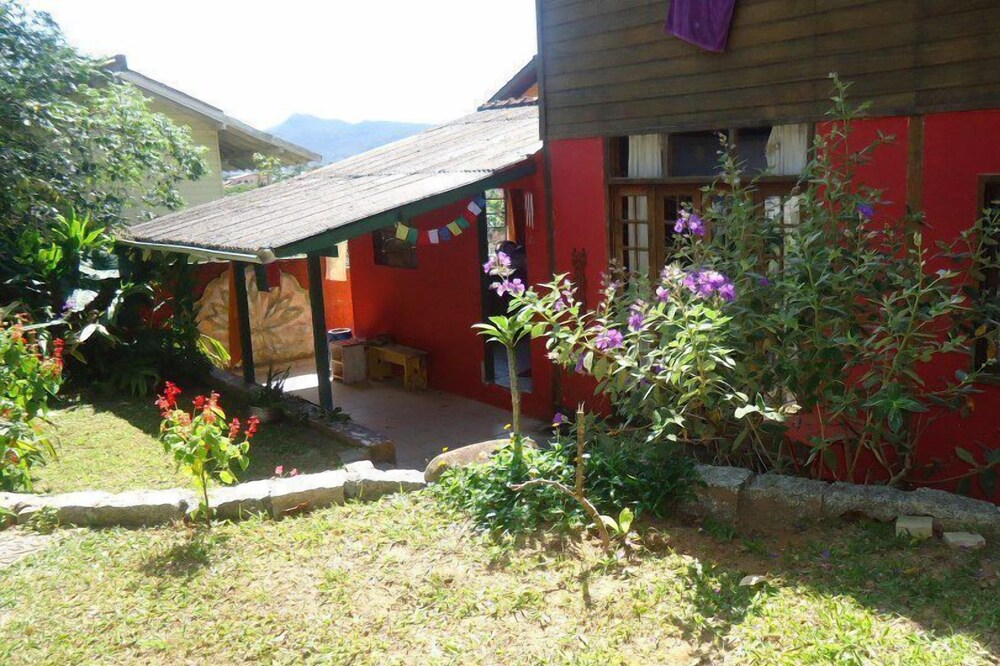 Beautiful house three blocks from the beach. South of Florianópolis Island