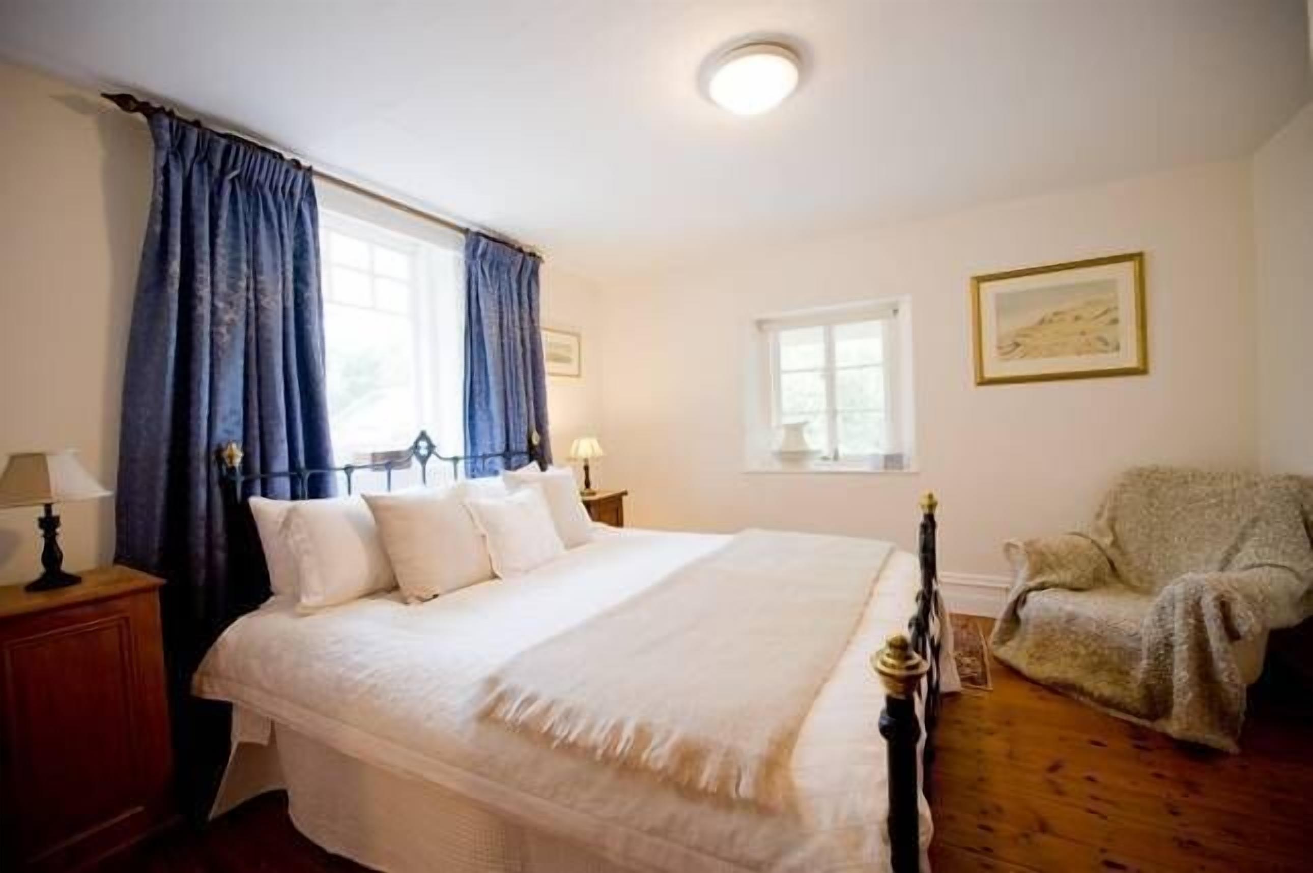 Boutique accommodation in historic beachfront cottage. Self-contained or B&B — image 17