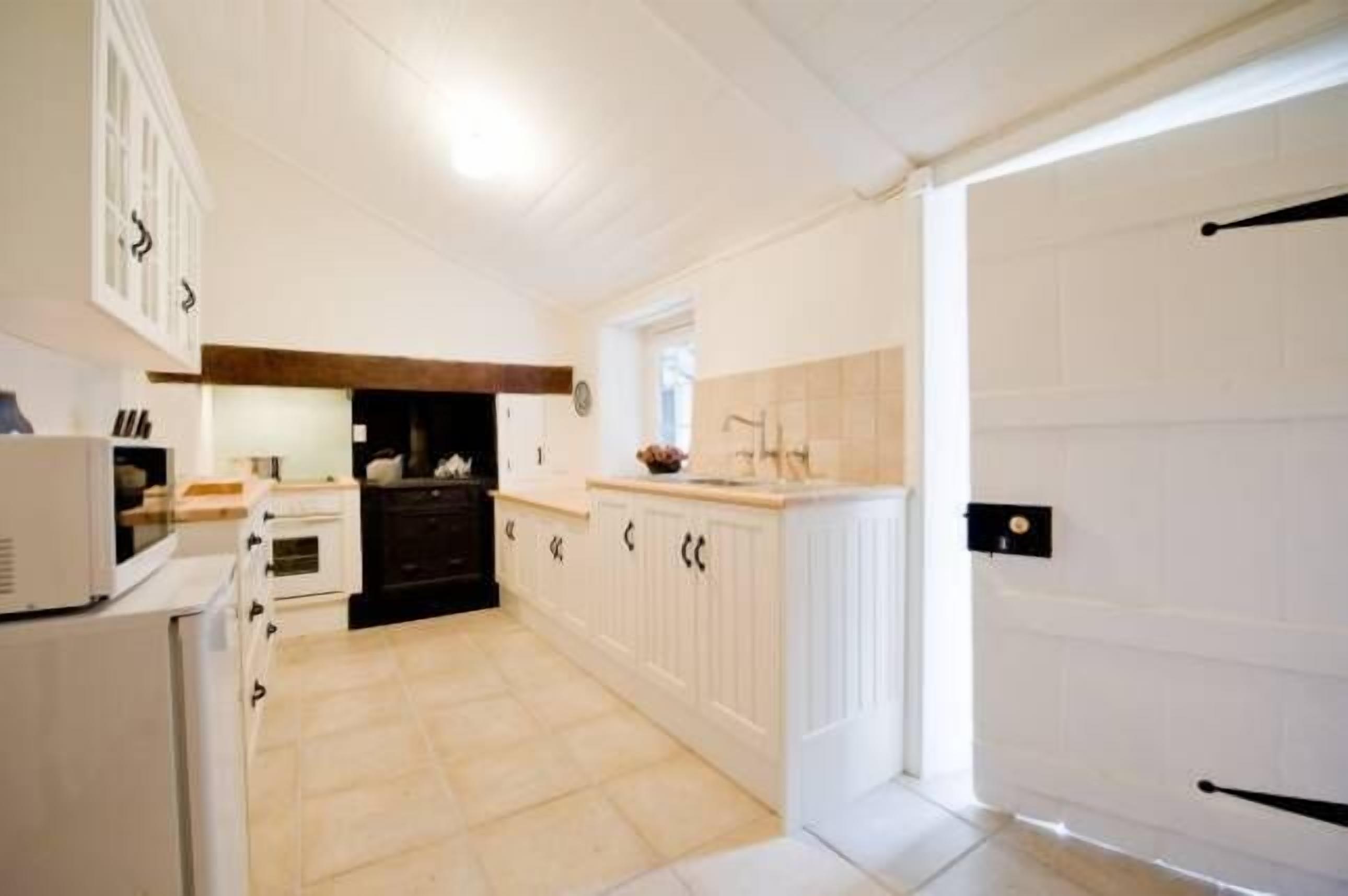 Boutique accommodation in historic beachfront cottage. Self-contained or B&B — image 20