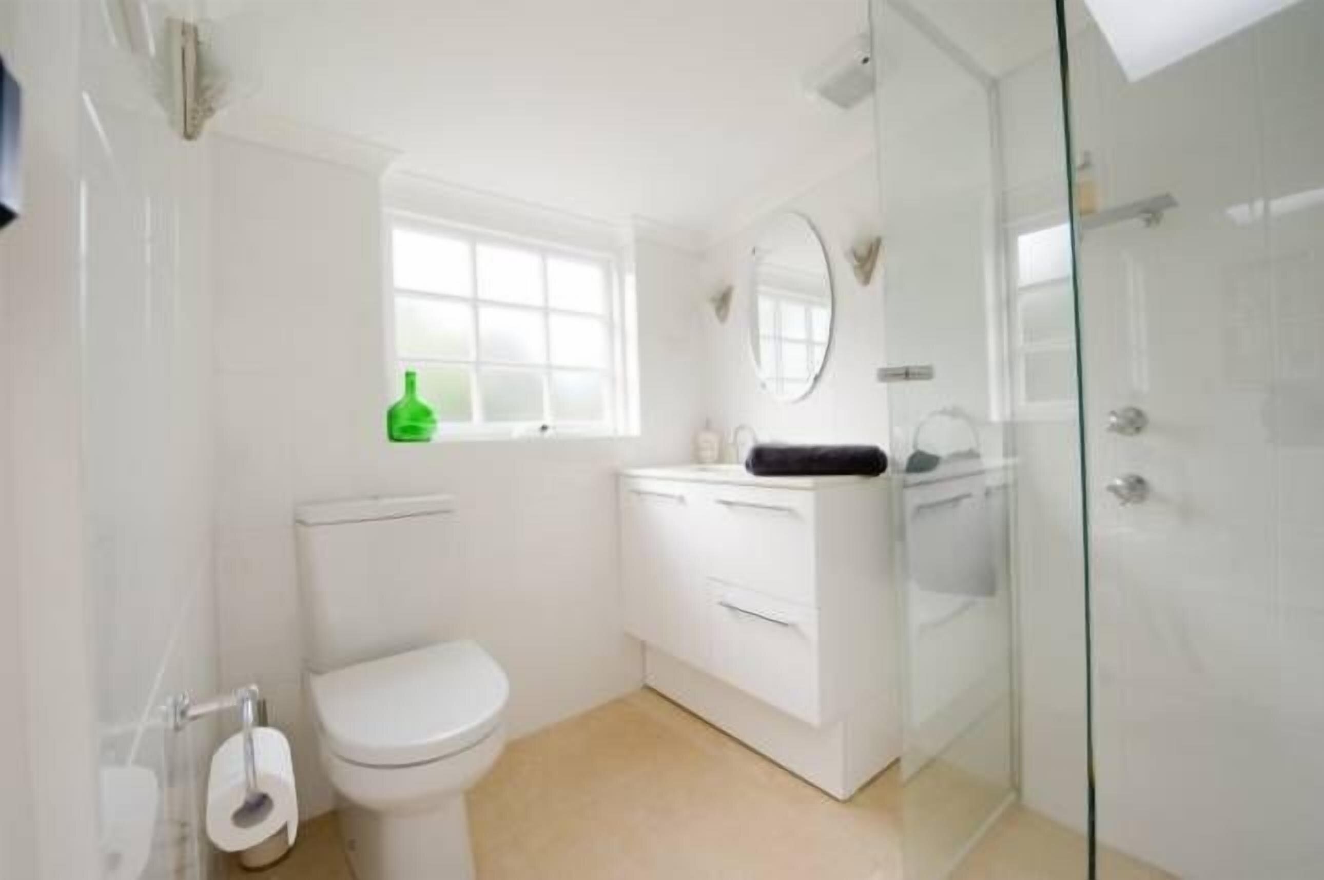 Boutique accommodation in historic beachfront cottage. Self-contained or B&B — image 25