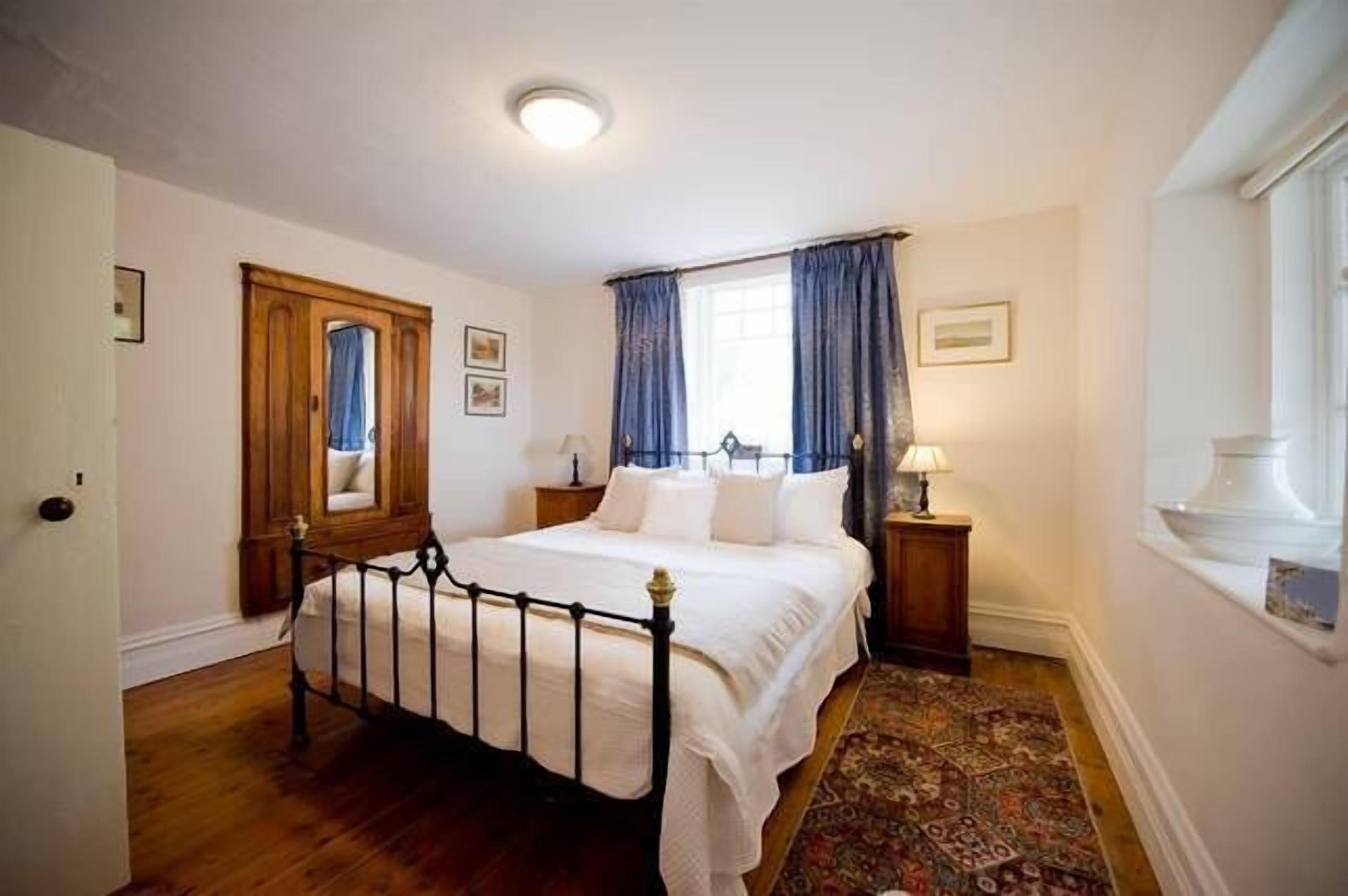 Boutique accommodation in historic beachfront cottage. Self-contained or B&B — image 18
