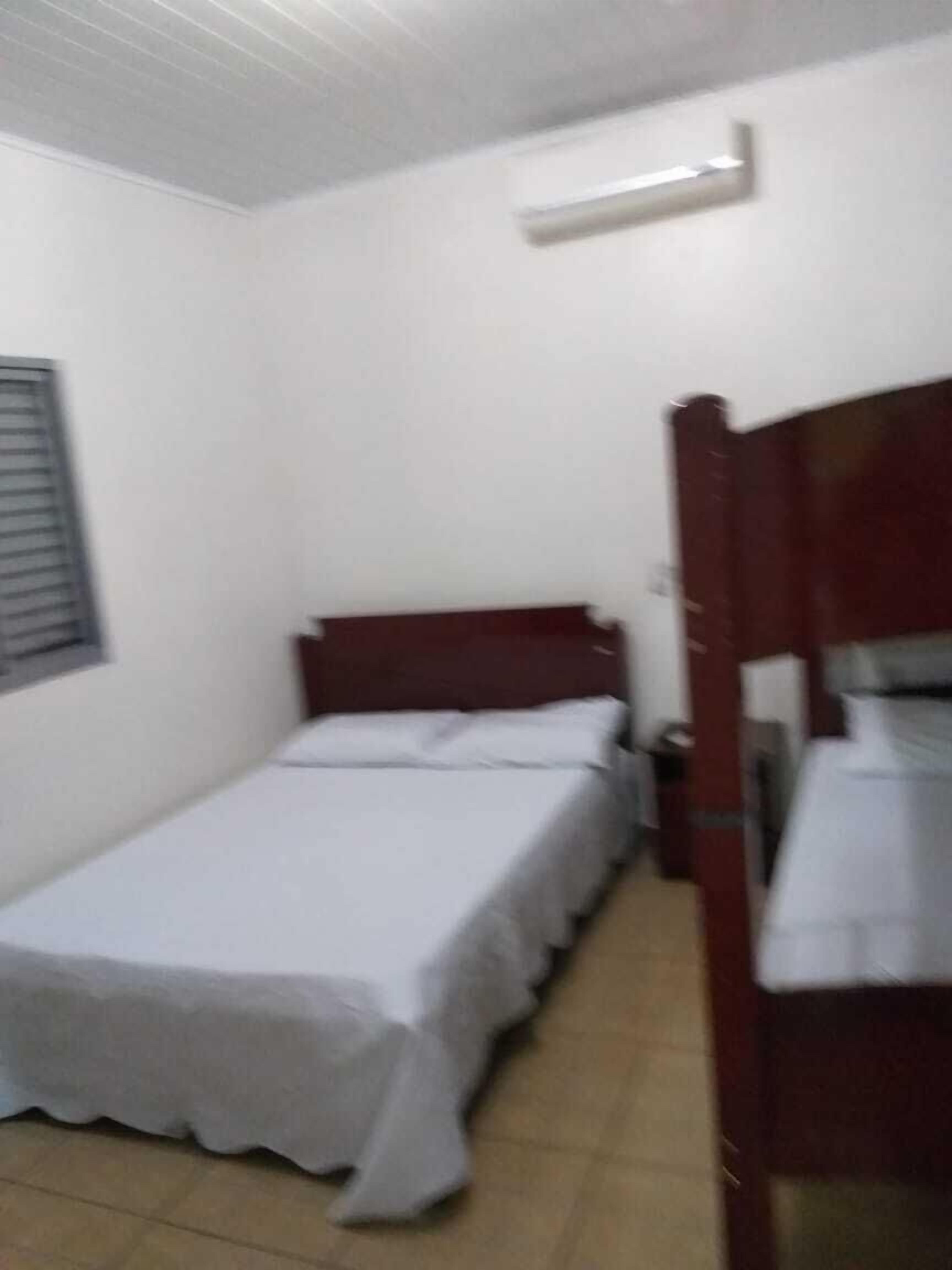2 quartos, ferros/tábuas de passar roupa, Wi-Fi, roupa de cama