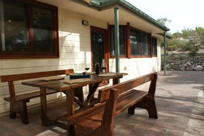 تناول الطعام بالخارج