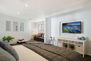 7 多间卧室、办公桌、熨斗/熨衣板、床单