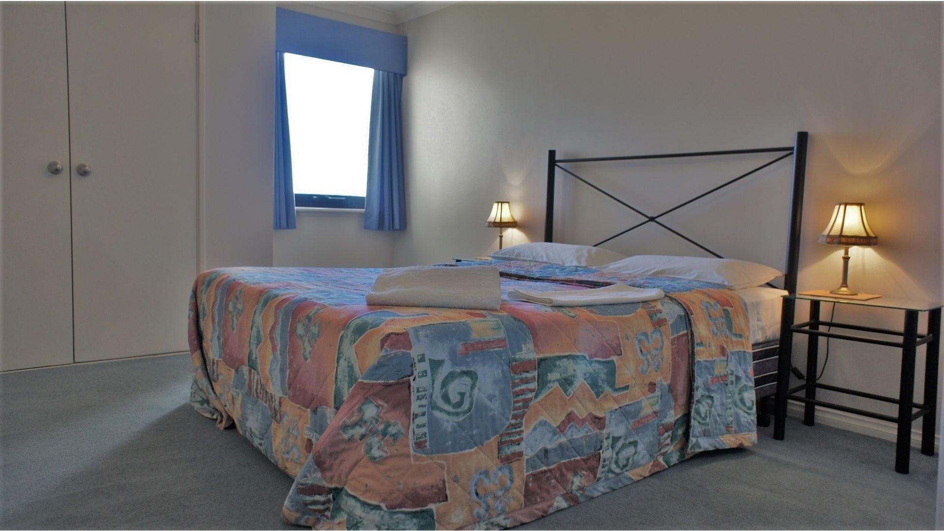 Bright 2 Bedroom Central Perth Apartment — image 3