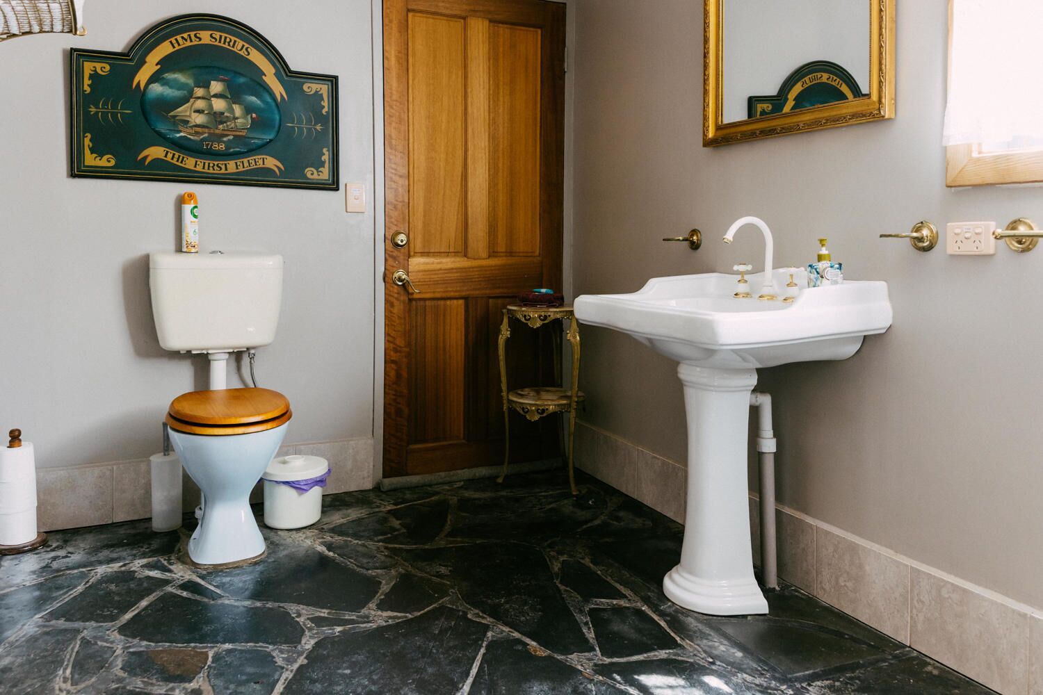 Relax with Family & Friends at Mintaro Hideaway 5 Bedroom 3 Bathroom Spa Cottage — image 20