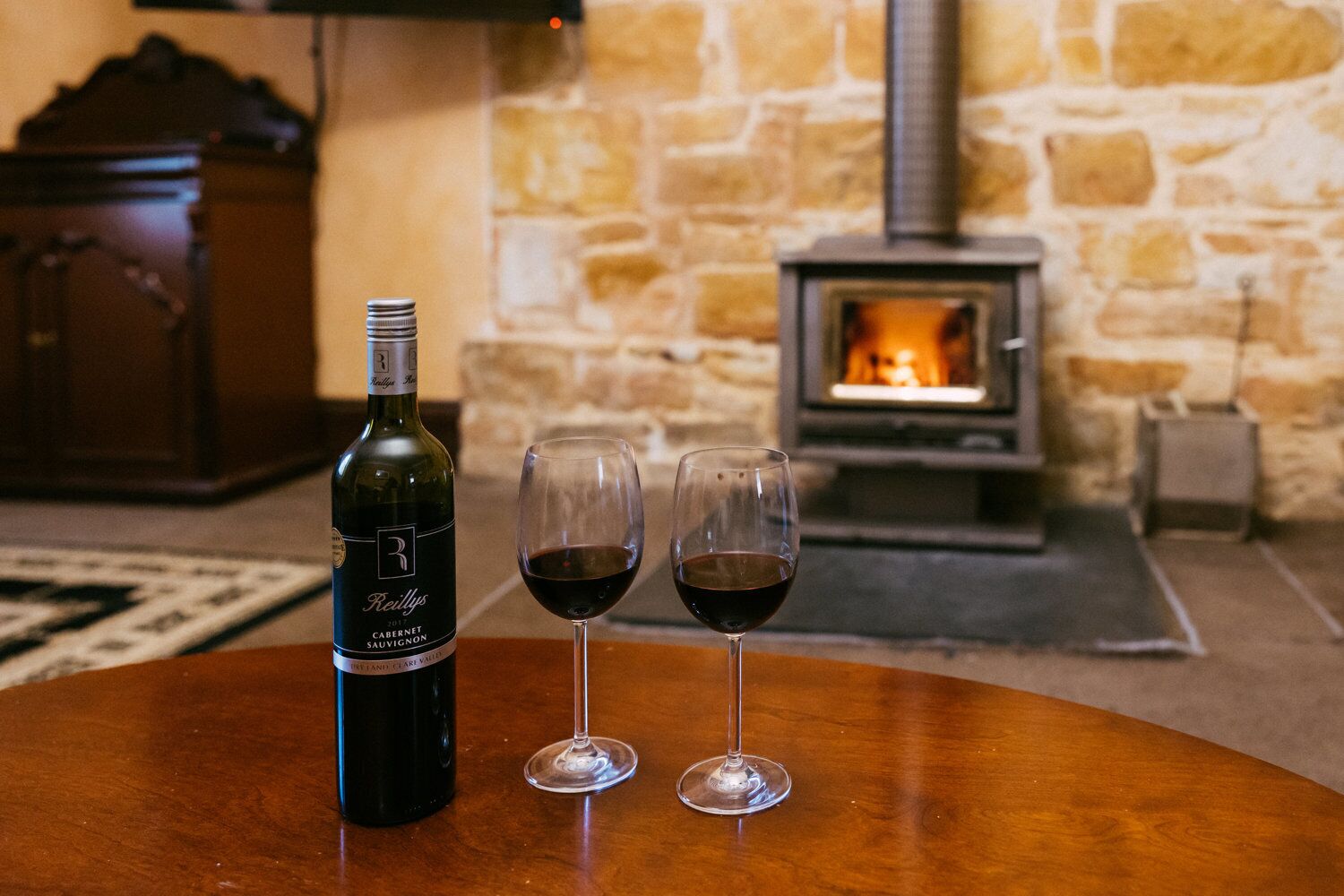 Relax with Family & Friends at Mintaro Hideaway 5 Bedroom 3 Bathroom Spa Cottage — image 10