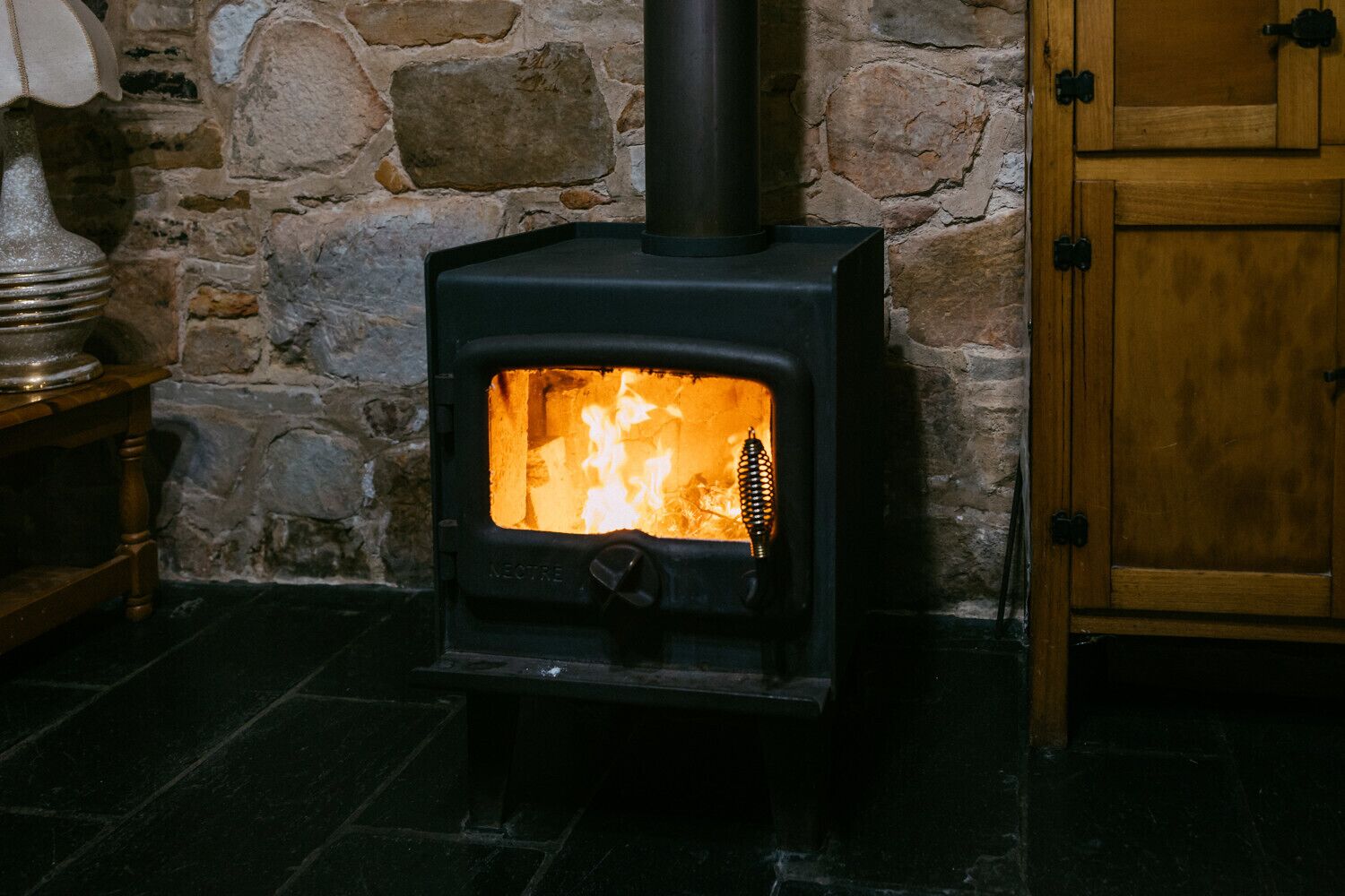 Relax with Family & Friends at Mintaro Hideaway 5 Bedroom 3 Bathroom Spa Cottage — image 30