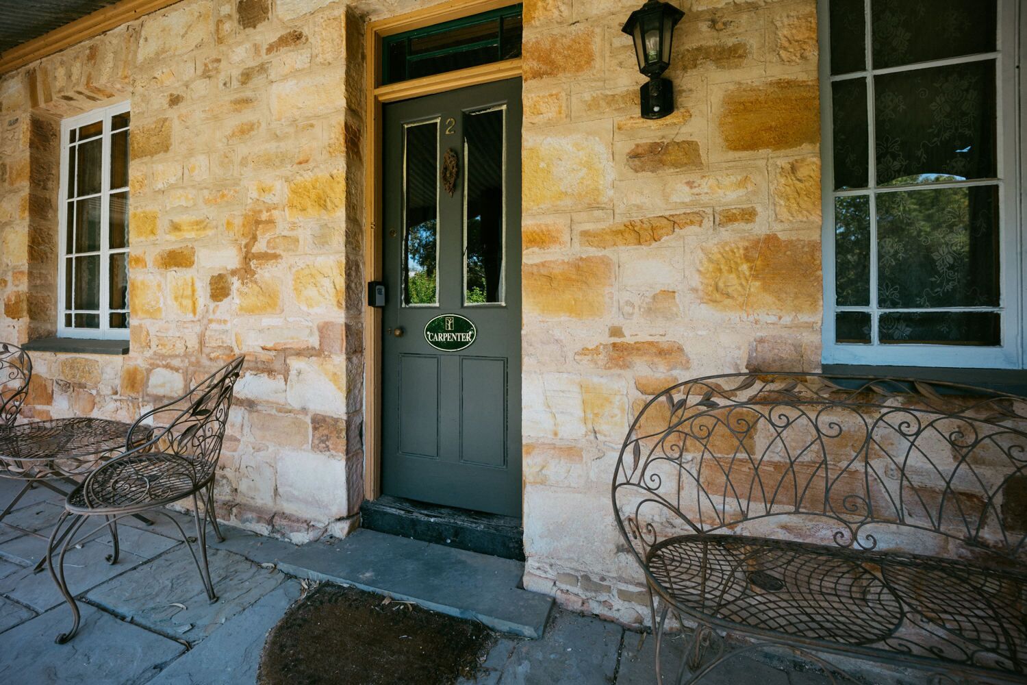 Relax with Family & Friends at Mintaro Hideaway 5 Bedroom 3 Bathroom Spa Cottage — image 12