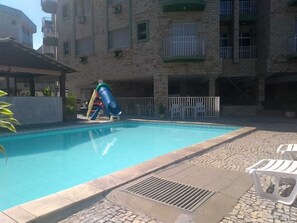 Pool - Great location, Praia do Forte!  Swimming pool, games room, caretaker.... (Cabo Frio)