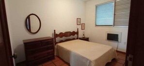 3 bedrooms, WiFi, wheelchair access - Great location, Praia do Forte!  Swimming pool, games room, caretaker.... (Cabo Frio)