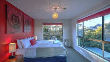2 bedrooms, iron/ironing board, travel cot, free WiFi