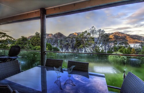 Cove Beach Apartment 2 - Freycinet Holiday Houses