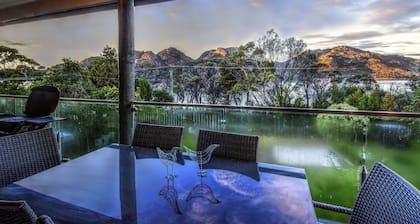 Cove Beach Apartment 2 - Freycinet Holiday Houses