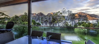 Cove Beach Apartment 2 - Freycinet Holiday Houses