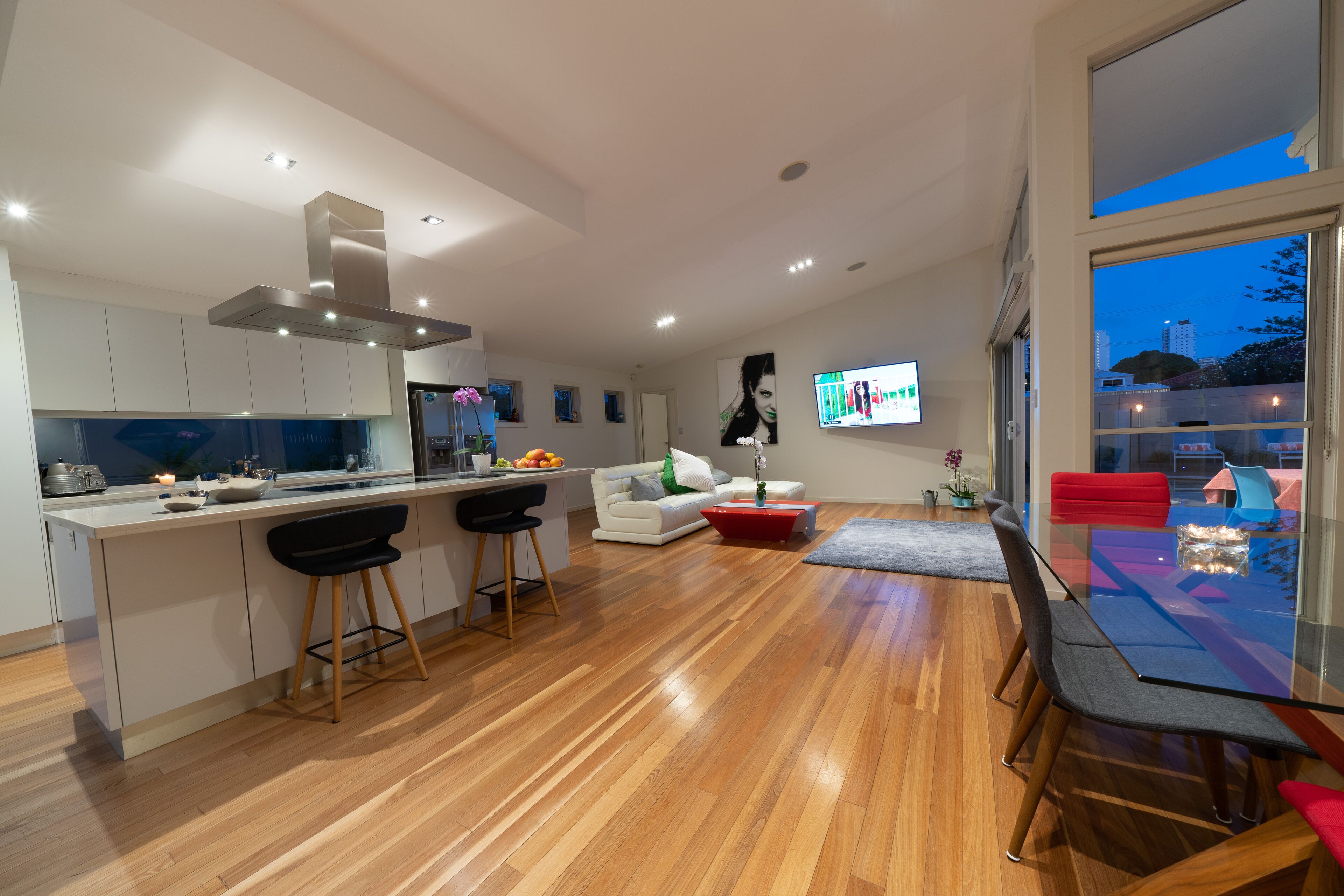Surfers Paradise Holiday House with a Private Pool featured on Netflix — image 7