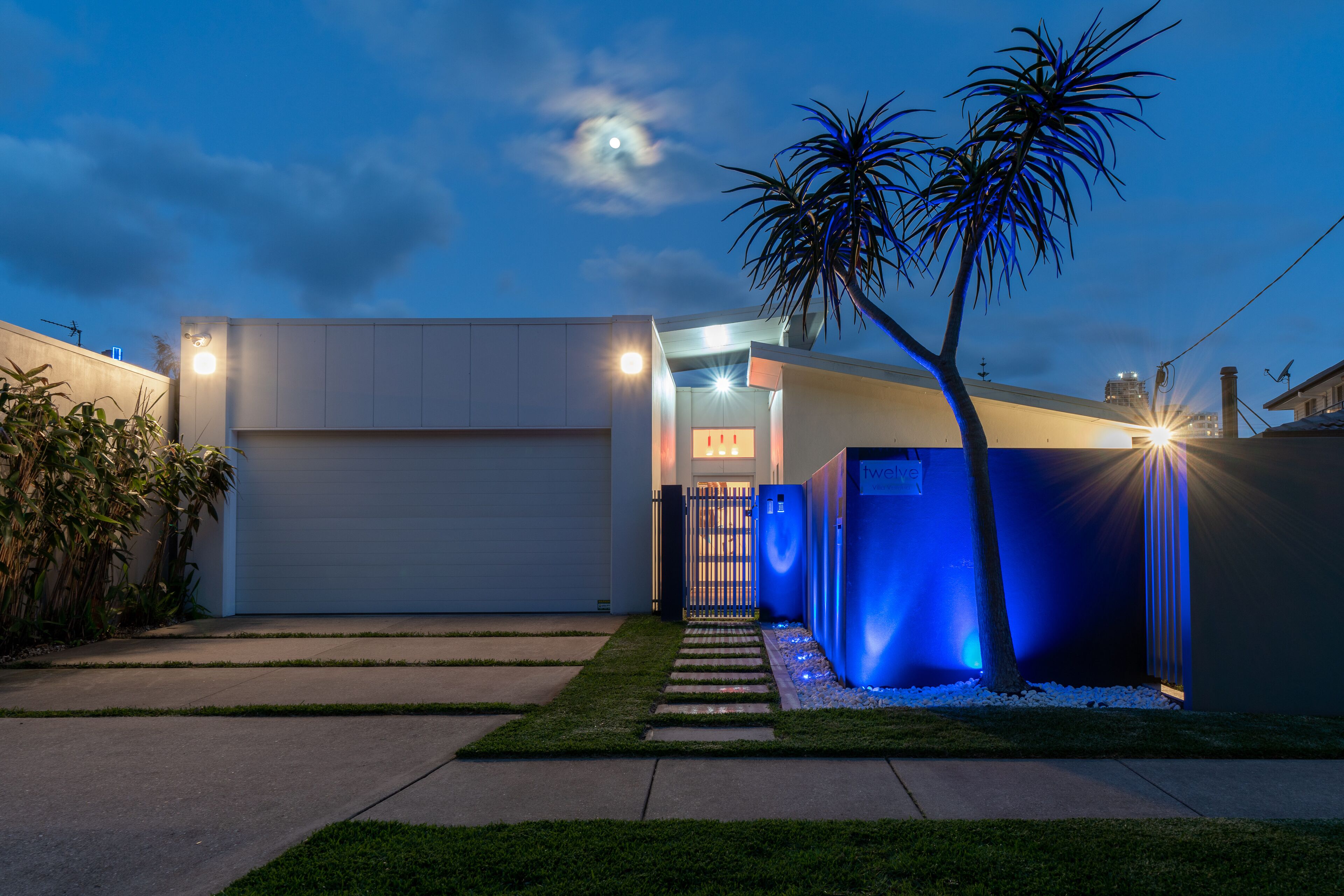 Surfers Paradise Holiday House with a Private Pool featured on Netflix — image 30