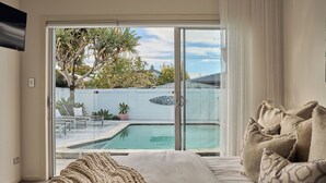 5 Schlafzimmer, Schreibtisch, Bügeleisen/Bügelbrett, Reisekinderbett