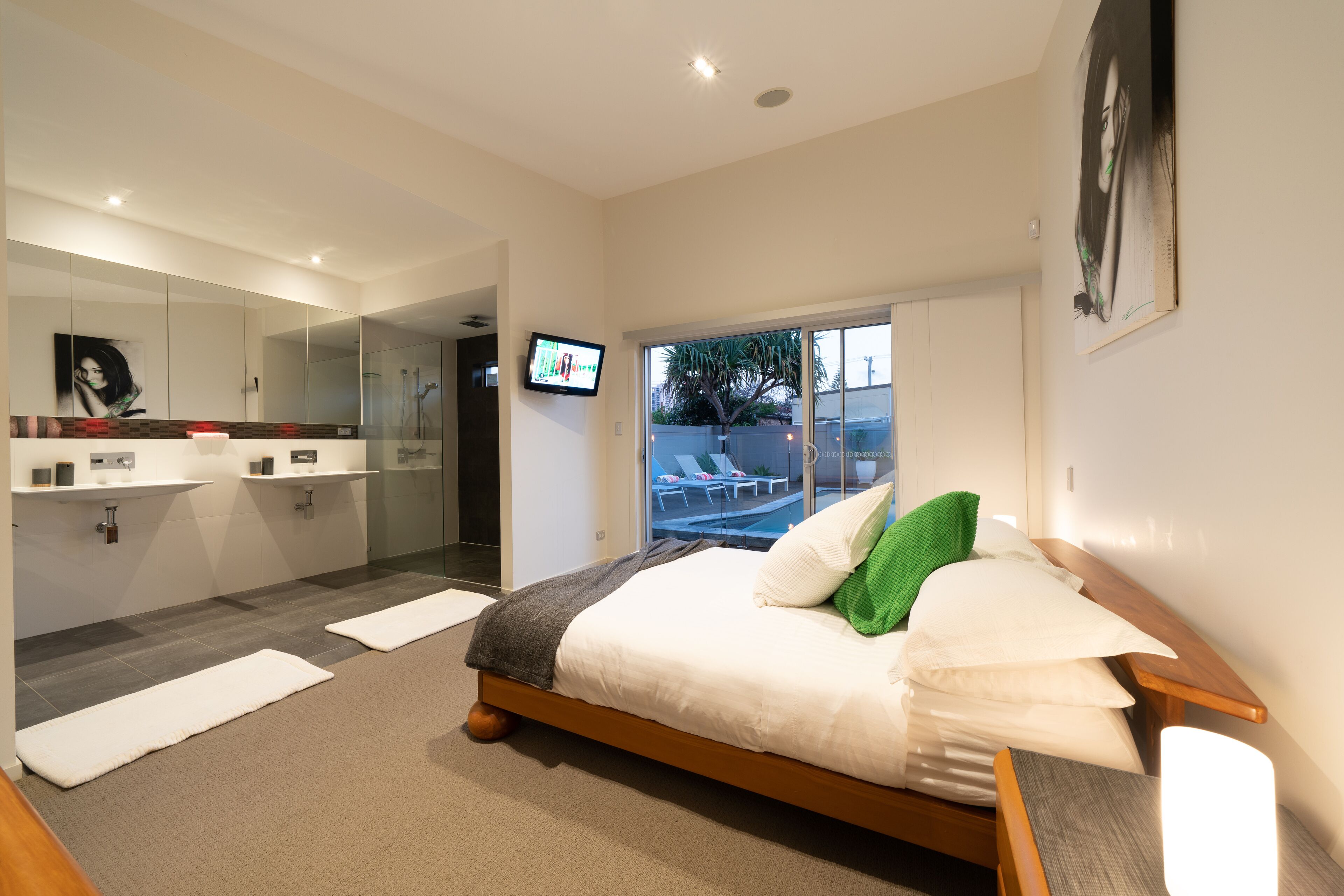 Surfers Paradise Holiday House with a Private Pool featured on Netflix — image 22