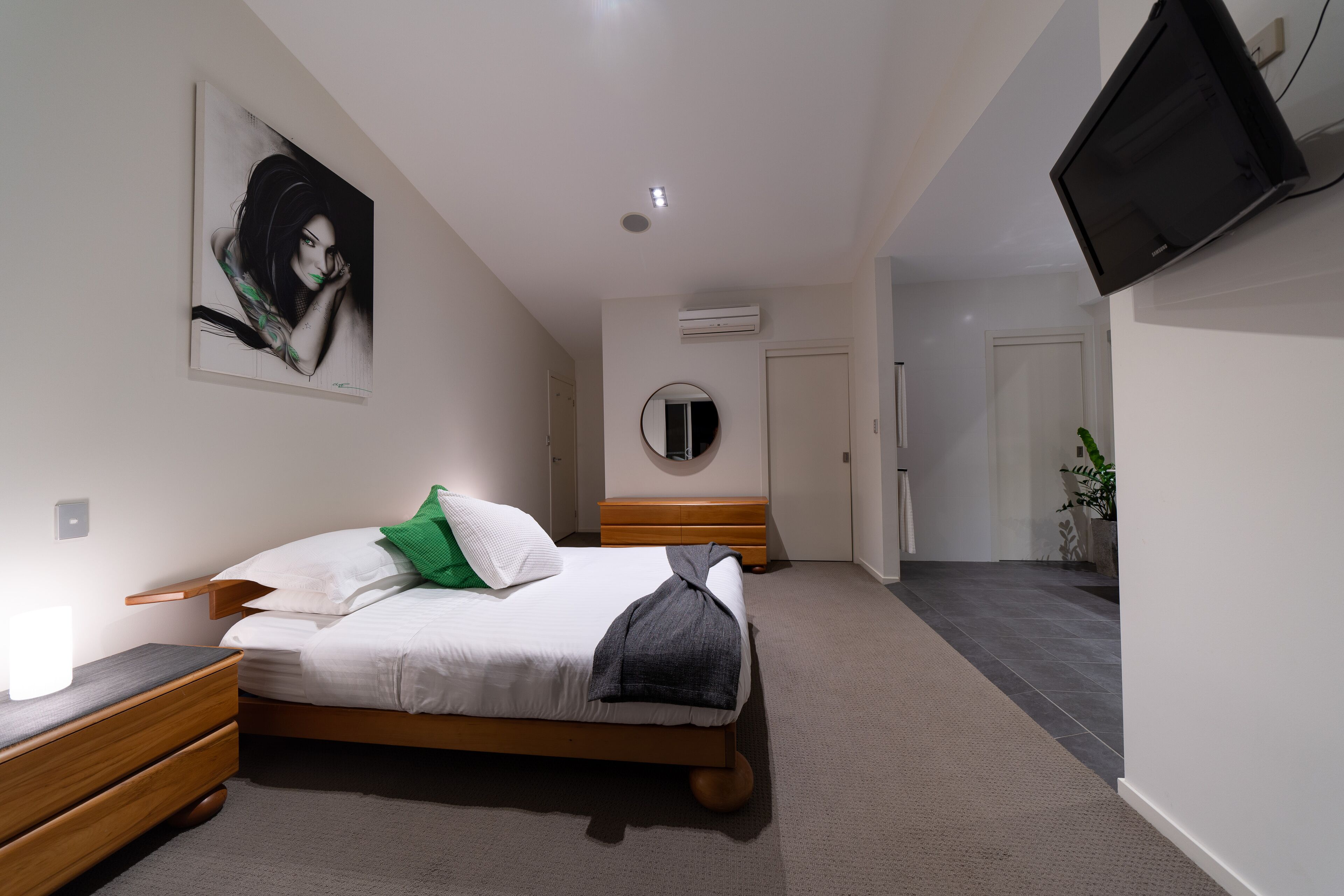 Surfers Paradise Holiday House with a Private Pool featured on Netflix — image 13