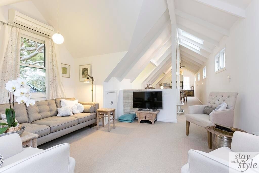 Spacious Light Filled Cottage in Hawthorn