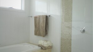 Shower, jetted bath, hair dryer