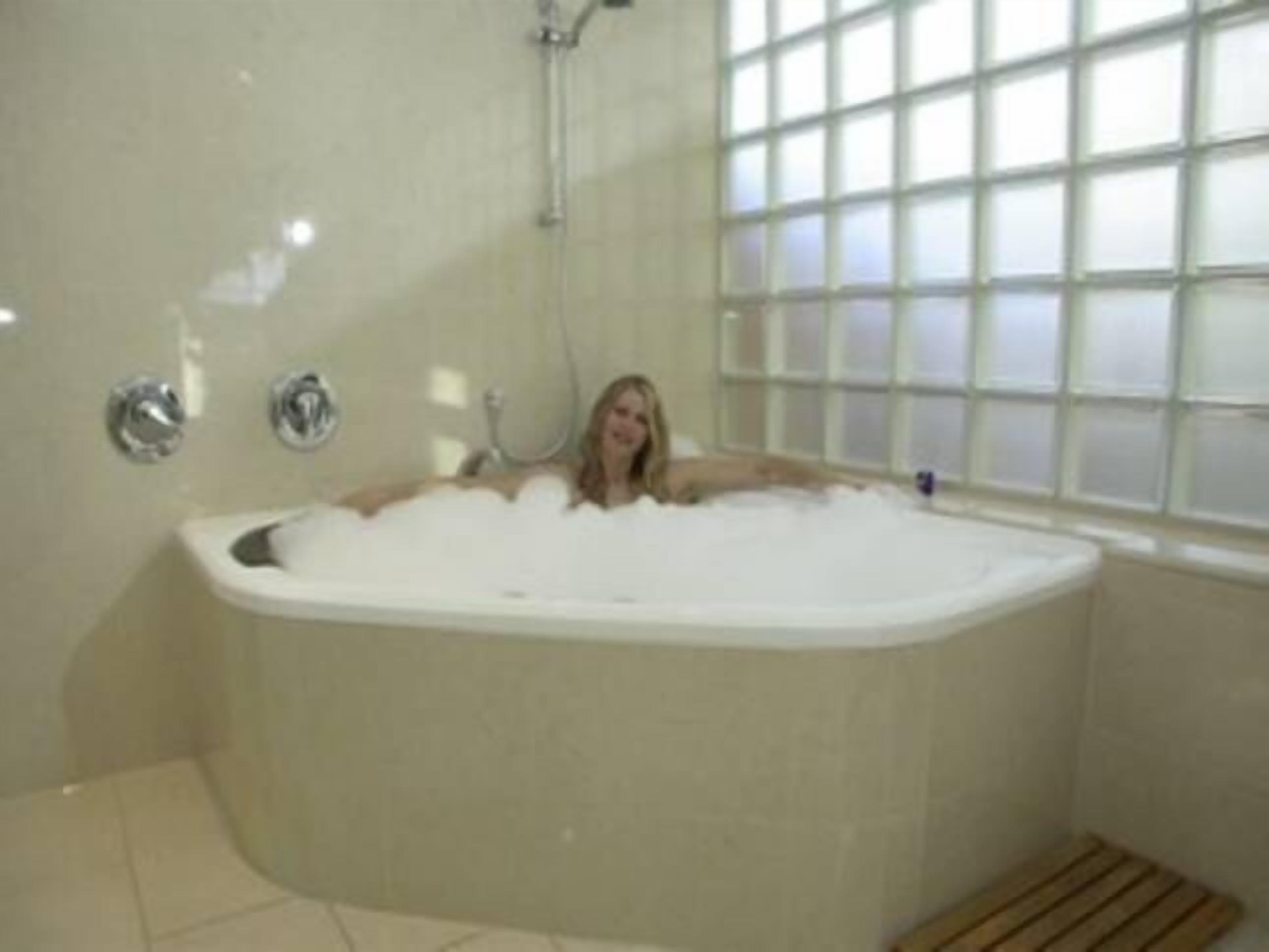 Bishops Garden Spa Suite — image 12