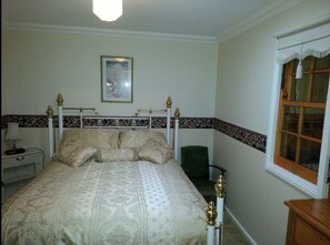 3 bedrooms, iron/ironing board, bed sheets, wheelchair access - Blackwood Cobb & Co Historic Forest Retreat (Blackwood)