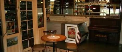 Bar (en el alojamiento)