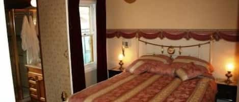 3 bedrooms, iron/ironing board, bed sheets, wheelchair access