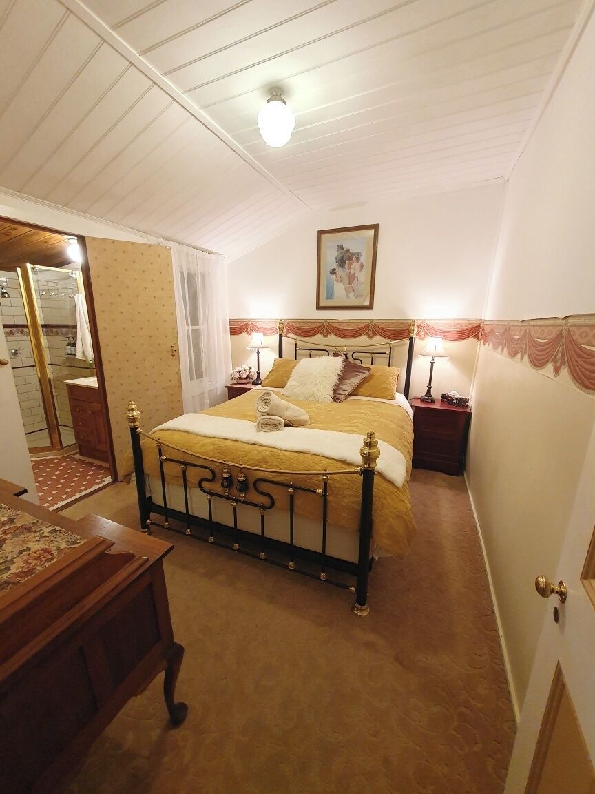 3 bedrooms, iron/ironing board, bed sheets