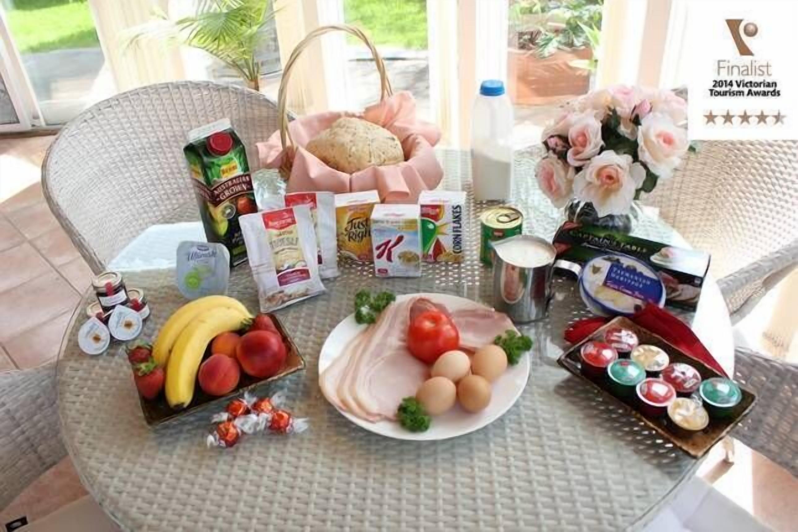 Luxury Lakeside Cottage B&B — image 4