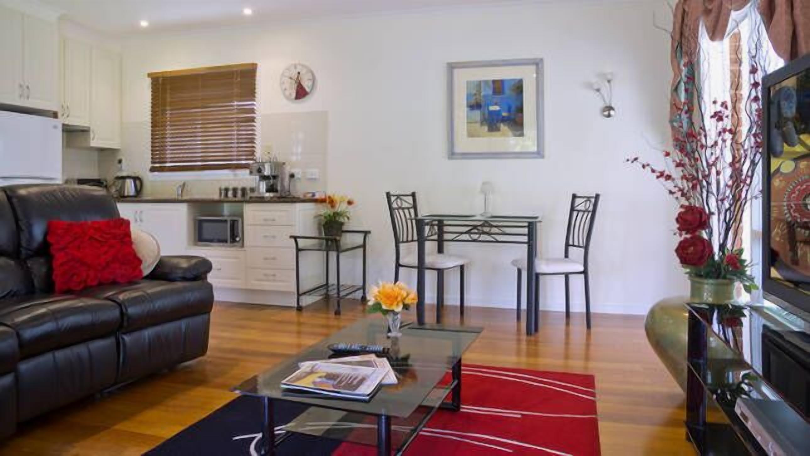 Luxury Lakeside Cottage B&B — image 13